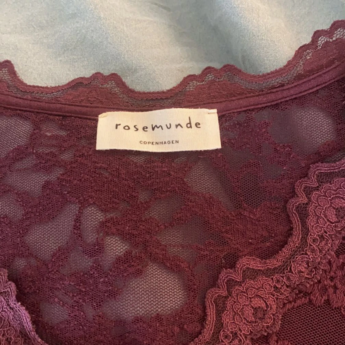 Rosemunde vinröd spetstopp  - 91