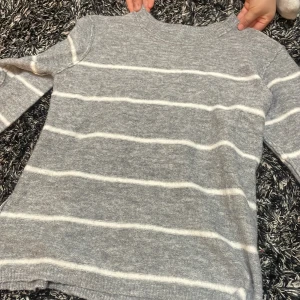 Stickad randig tröja  - Super mjuk