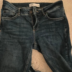 Lågmidjade jeans  - Säljer dessa lågmidjade jeans från zara då de ej kommer till användning 