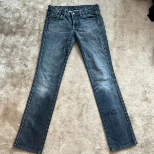 Säljer dessa jättefina jeans med fina fickor, har du någon fråga är det bara att skriva 💗 säljer även fler liknade jeans! 
