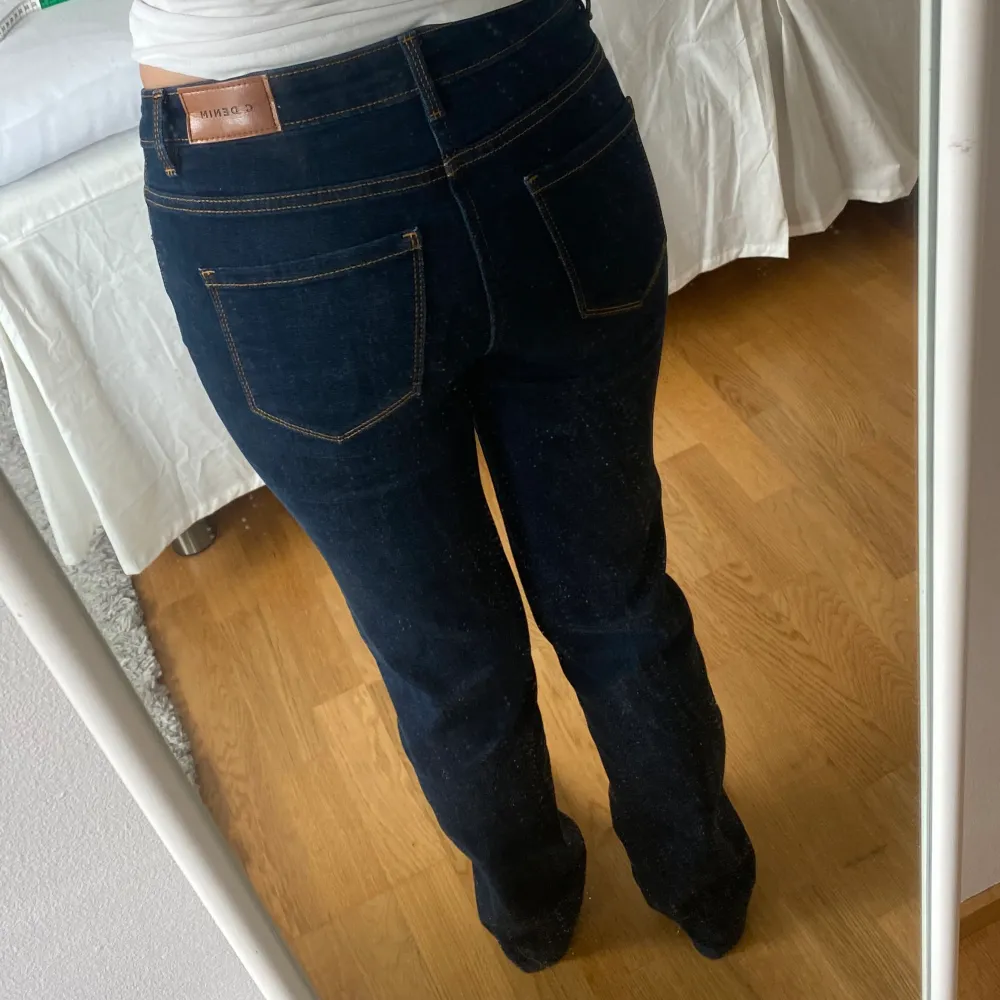 Säljer dessa jeans i storlek XS från Cubus . Jeans & Byxor.