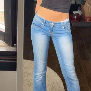 säljer lågmidjade jeans, skriv privat för fler bilder 💖tryck gärna köp nu!💖