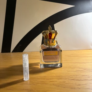 JPG scandal sample  - Säljs i 2 ml. Aromatisk och söt vinterparfym som passar tonåringar🍮🥮