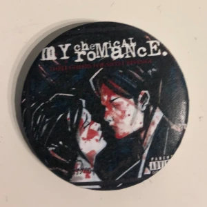 Mcr/my chemical romance pin - Pin med three cheers for sweet revenge på. 