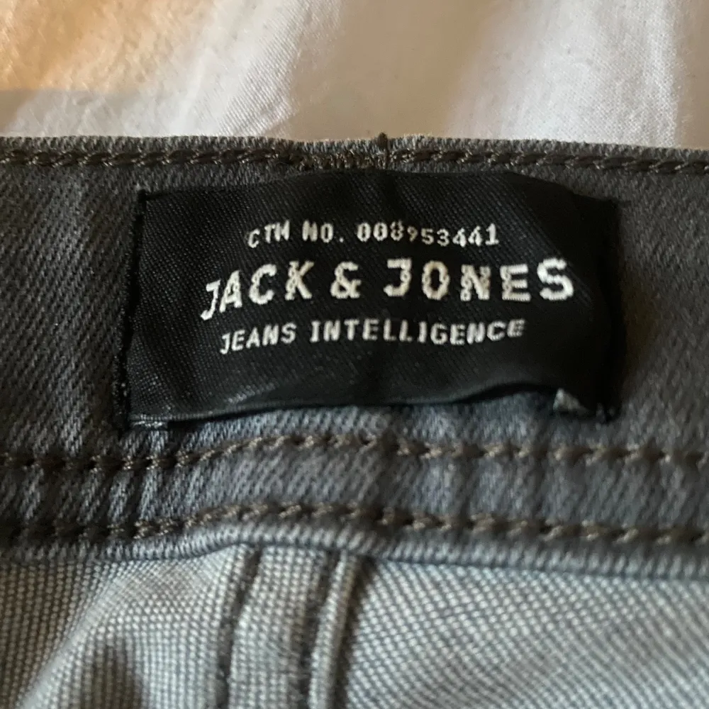 Jack and Jones jeans i storlek 34,34. I mycket bra skick . Jeans & Byxor.
