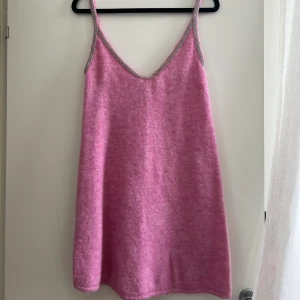 Rosa klänning  - Rosa klänning💕 Oanvänd och i stl 36!! Köparen står för frakten. 