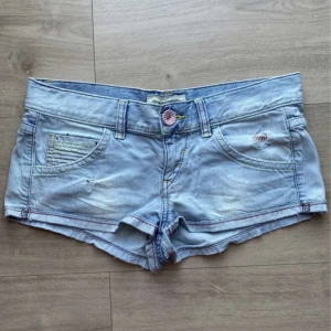 Vintage shorts  - Selling my vintage shorts that my mom bought 20 years ago, they are really cute and worn 2 times, I can meet up in Stockholm or post. There size 38 
