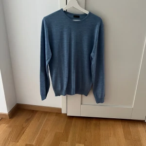 Stenstrand tröja - Ljusblå tröja från stenströms  Storlek M