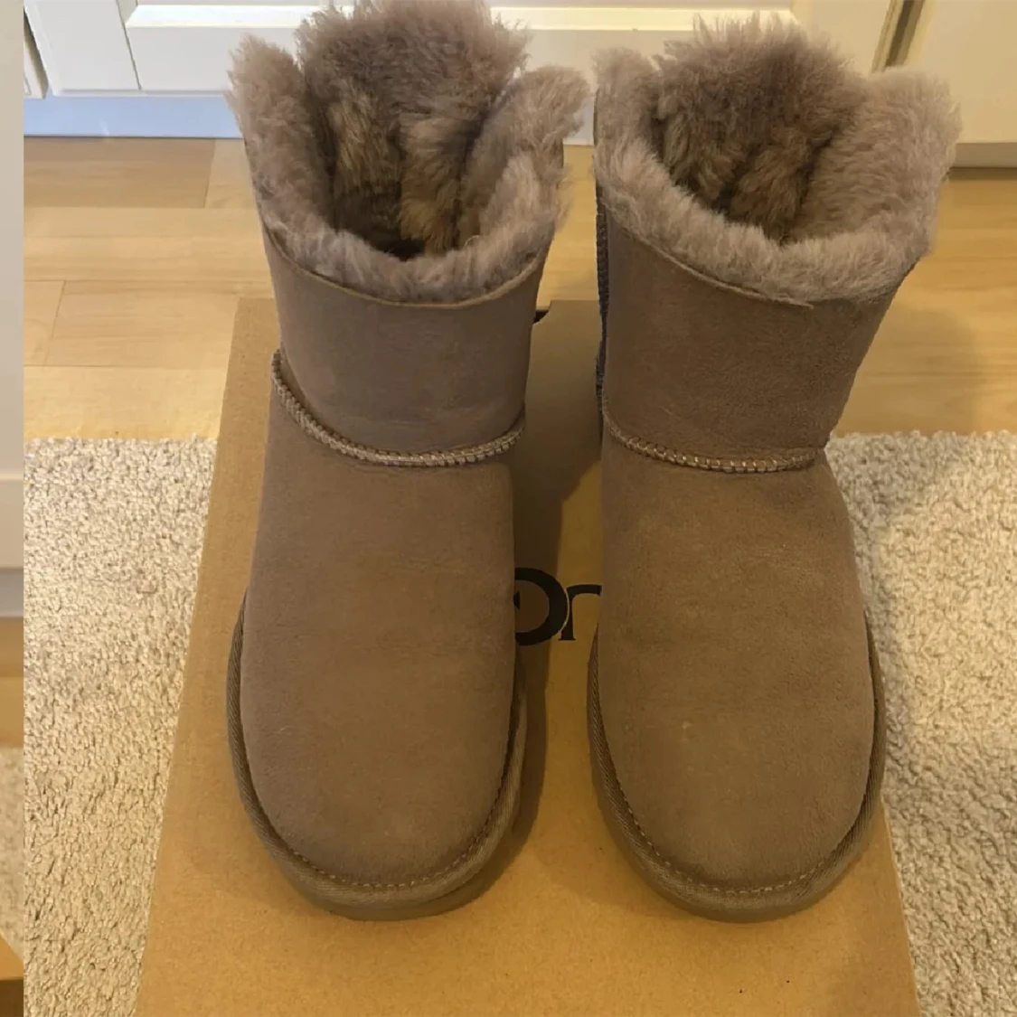 Uggs  - 91