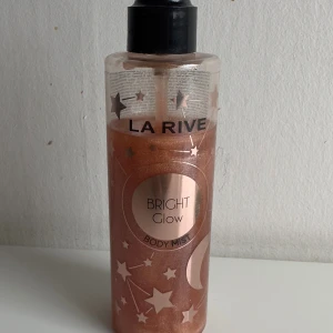 Glow bodymist - Luktar sjukt gott & använt lite, glimmrar fint 