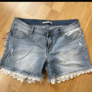 Jeans shorts - Säljer nu mina snygga aldrig använda jeans shorts i storlek m 38 vid ytterligare frågor eller funderingar är det bara att skriva ✍️ 