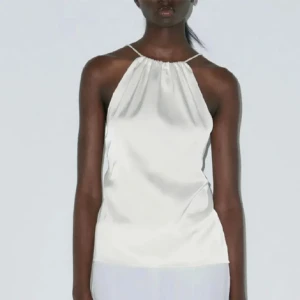 SÖKER - Söker denna toppen från zara! Hör av er om ni vill sälja💗