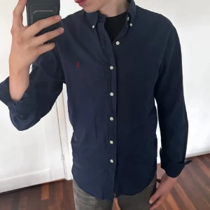 Ralph lauren skjorta  - Helt ny skjorta från Ralph lauren, storlek L men passar även folk som bär M Nypris: 1500kr 