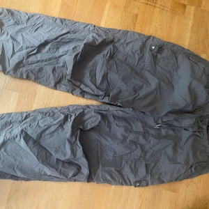 Parachute pants  - Köpta från hm och inte använda 