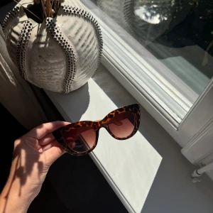 Solglasögon - Solglasögon, okänt märke.