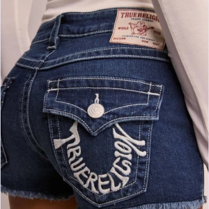 BYTE!! - Vill byta mina true religion shorts i storlek 26 mot ett par i storlek 27. De är från Nelly och är endast använda en gång.