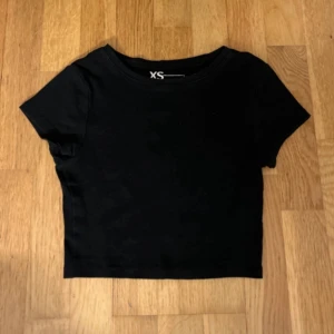 Crop tio  - Bra skick, den är ribbad