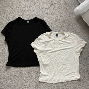 T-shirt - Två t-shirts från shein, skims-inspirerade. Använt ett fåtal gånger 🩷