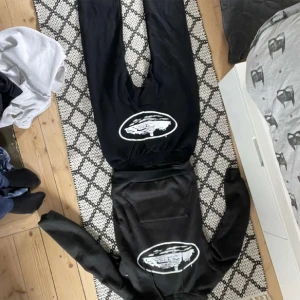 Corteiz tracksuit  - Tjena säljer denna Hoodien då den är för liten. Kom gärna med bud! Byxorna blev sålda 