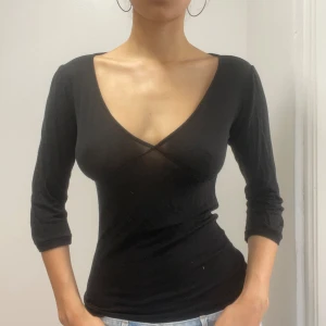 Topp - Så cool, men tyvärr har den två små hål så be bara om bild så skickar jag!