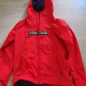 Napapirji jacka - Jättebra skick, storlek s, napapirji jacka.