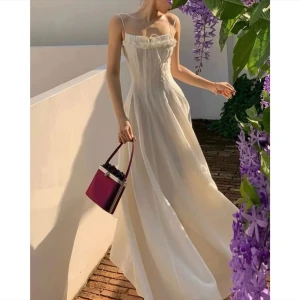 Vit klänning - Ej ta en gång. Helt nytt