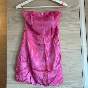 Klänning - Rosa klänning från bershka. Aldrig använd! 🩷🫶🌸