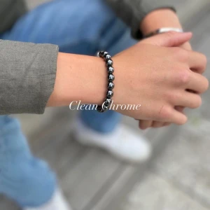 Armband CLEAN CHROME - Nytt. 10% vid köp av 3 eller fler, mixa färger som du vill! Onesize, men vill du ha ditt armband måttanpassat så skriv ett meddelande med ditt handledsmått! 