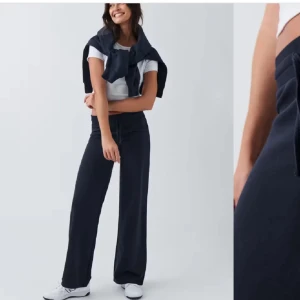 Mjukis byxor Gina - Testar lägga upp igen, säljer dessa lågmidjade mjukis byxorna från Gina som är använda 1 gång 💗 Nypris 359kr