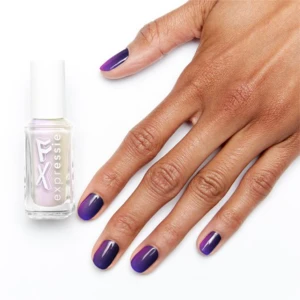 Essie ’iced out filter’  - Den funkar som en top coat och ger en ’iced out’ effekt❄️ Aldrig använd, ett mini fransserum följer som gåva på köpet ❄️ 