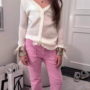 Fin mulberry silk blus 🤍🥰 - Fin blus som är 100 % mulberry silk 🥰 jättebra skick som är M som passar både S och XS! 🤍