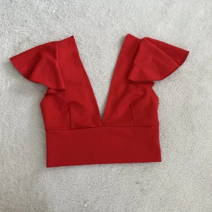 Röd topp - Snygg topp ifrån Nelly 