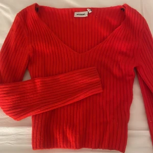 Tröja  - Mjuk och stickad tröja från weekday