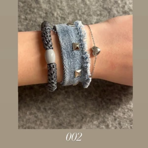 Jeans armband  - 19cm, något nytt med stilen så var den första som har den hemma! 🪩