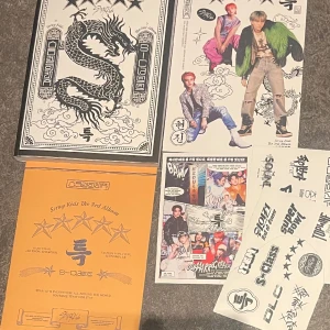 straykids - säljer detta skz 5star album för 100kr! Allt på bilden följer med! alltså inga pcs. Köparen står för frakten!!
