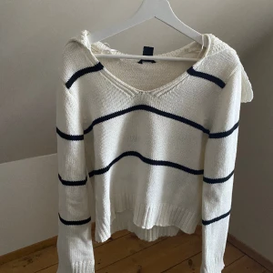 Stickad tröja - Jätte söt urringad stickad tröja från Lindex🥰