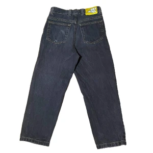 Polar Skate Co Jeans - Polar Skate Co 93! Jeans i storlek 28/30. Har två hål i back fickan och lite slitage vilket syns på bilderna, men inget som förstör byxorn. Nypris ca 1300kr