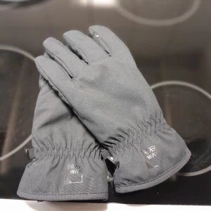 Sprayway Gore-Tex Handskar Storlek S-M 2par - Båda paren är Sprillans Nya kostar 700kr/st mitt pris är 350kr/st. Köp båda för 500kr