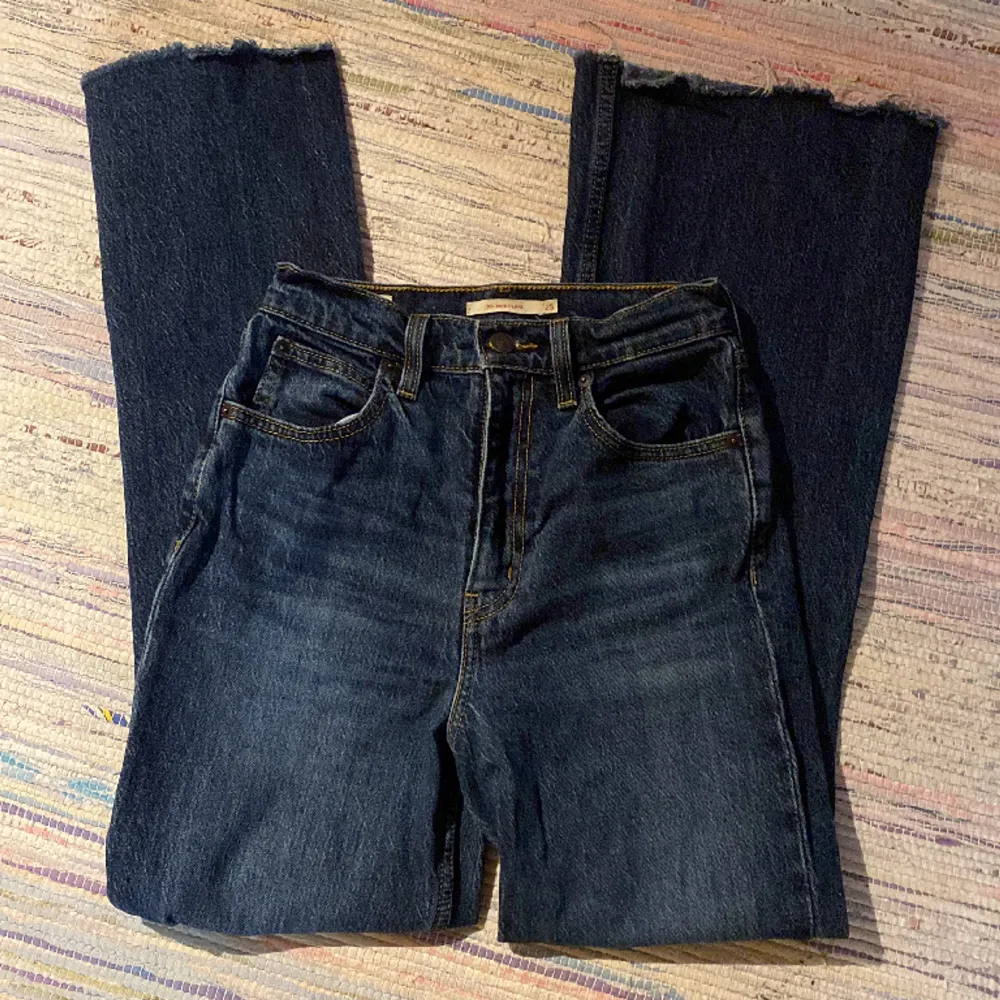 Levis jeans i storlek 25, de är i bra skick☺️. Jeans & Byxor.