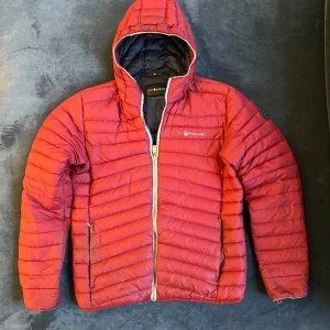 Dunjacka - Spray Down Jacket Tunn men varm dunjacka Fungerar bra som extra jacka under en skaljacka