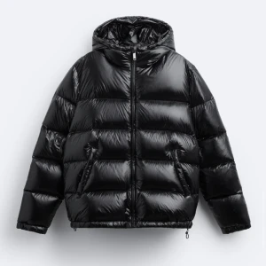 Vinterjacka  - Svart pufferjacka i mycket bra skick  Storlek L  