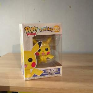 En funko pop figur, Pikachu. Är inte öppnad vad jag minns, skick 9,5/10. Säljer pågrund av att den bara står.