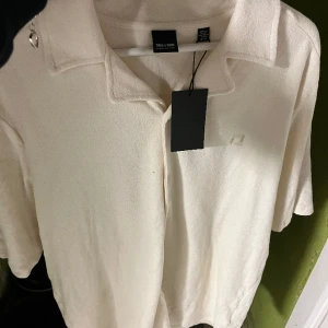 Only & sons teddy tröja - Säljer nu denna teddy tröja då den va för stor.  Helt oanvänd så tröjan är i toppskick.  Nypris 499kr 