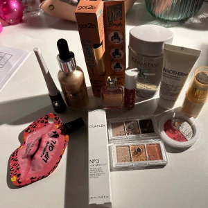 smink - säljer allt från mini parfym från lancōm, hårvård från Kérastase och olaplex, smink från depend, och lite annat! skriv om du hittar nått intressant så löser vi ett bra pris🩷🩷