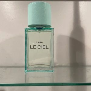 Helt ny Caia ’ Le CIEL’ parfym 🎉 - Helt ny, luktar magiskt! Ny kostar cirka 600 kronor. Vid frågor hör av er! Vid visat intresse och snabba affärer kan pris diskuteras 😻❣️