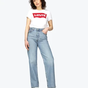 Levis jeans - Säljer ett par blå Levis ribcage straight jeans. Glömde returnera de pga för stora, och därför är de i nyskick.  Ny pris 1 319 mitt pris 800, pris kan diskuteras också. Skriv för fler bilder🤝🤝🤝