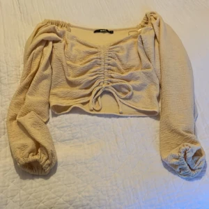 Tröja från bik bok - Använd ett fåtal gånger 