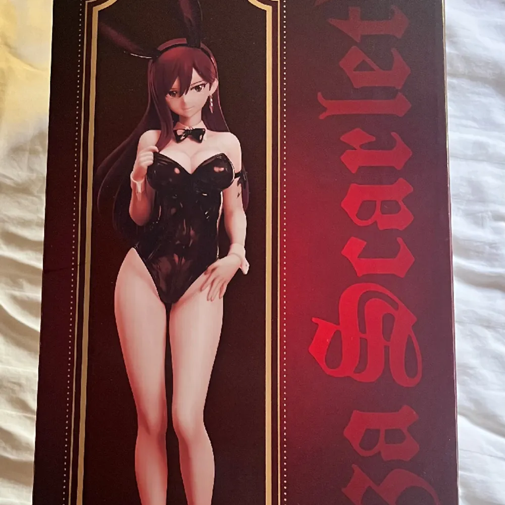 Äkta 1/4 figur Erza Scarlet Bunny bare leg.  Nyskick, kom privat för köpbevis eller fler bilder. 💖. Övrigt.