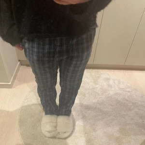 Pyjamas byxor  - Ett var rutiga pyjamas byxor som endast är använda få gånger 