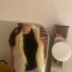 Pälsväst  - Säljer denna snygga pälsväst!!
